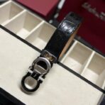 Salvatore Ferragamo（菲拉格慕）黑色鳄鱼纹印花小牛皮双面腰带 银色 Gancini 扣皮带 - 图片 3