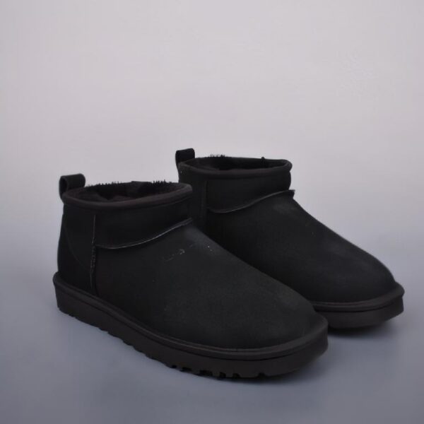 UGG羊毛一体迷你短靴 黑色