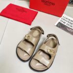 Valentino Garavani Heart Stud Double-Strap Platform Sandals 浅卡其色皮革厚底休闲凉鞋