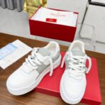 Valentino Garavani One Stud XL Low-Top Trainer（华伦天奴 Garavani One Stud XL 低帮运动鞋）白灰拼色 - Imagem 4