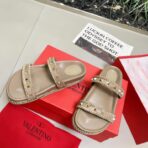 Valentino Garavani Rockstud Platform Mule Sandals 浅杏色皮革铆钉厚底穆勒拖鞋 - 图片 4
