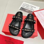 Valentino Garavani Rockstud Platform Mule Sandals 黑色皮革铆钉厚底穆勒拖鞋