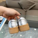 Valentino 华伦天奴 2024 春夏（24SS）系列的运动休闲鞋款 金属银调 - 图片 2