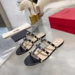 Valentino华伦天奴铆钉经典凉鞋  黑色 - 图片 4