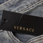 Versace范思哲 背后人像刺绣牛仔长裤 - 图片 2