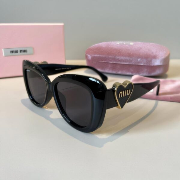 miumiu桃心墨镜