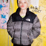 北面Supreme & The North Face 联名款铆钉羽绒服 - 图片 3