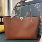 华伦天奴 Valentino Garavani Rockstud 粒面小牛皮托特包  棕色 - 图片 2