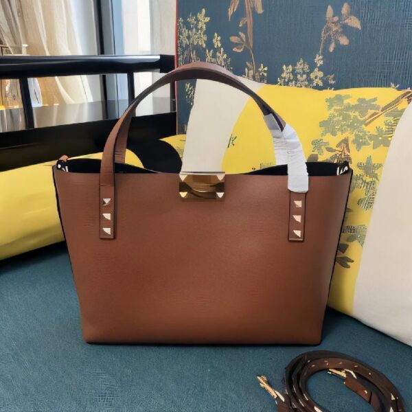 华伦天奴 Valentino Garavani Rockstud 粒面小牛皮托特包  棕色小号