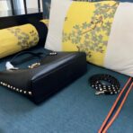 华伦天奴 Valentino Garavani Rockstud 粒面小牛皮托特包  黑色 小号 - 图片 3