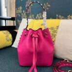 华伦天奴 Valentino Garavani Rockstud 粒面小牛皮水桶包  (玫粉） - 图片 2