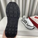 华伦天奴 Valentino Garavani Runner 系列休闲运动鞋（白黑配色款） - 图片 2