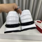 华伦天奴 VLTN 系列低帮休闲运动鞋（白黑配色款） - Imagem 2