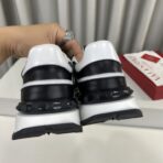 华伦天奴 VLTN 系列低帮休闲运动鞋（黑白配色款） - Imagem 3