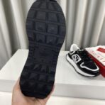 华伦天奴 VLTN 系列低帮休闲运动鞋（黑白配色款） - Imagem 2