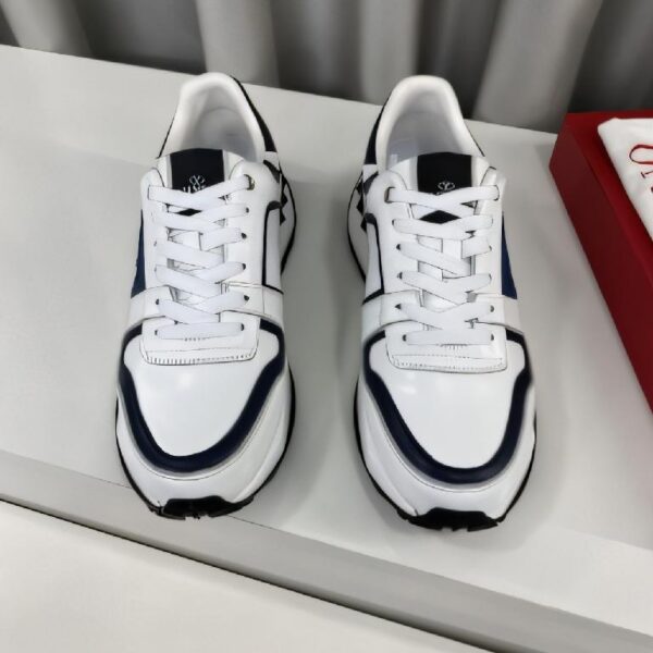 华伦天奴 Valentino Garavani Runner 系列休闲运动鞋（白黑配色款）