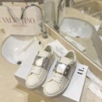 华伦天奴 Rockstud Untitled 系列低帮休闲运动鞋（白银配色款）