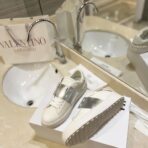 华伦天奴 Rockstud Untitled 系列低帮休闲运动鞋（白银配色款） - 图片 3