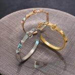 卡地亚（Cartier）Clash 系列 18K 黄金铆钉圆环手镯 - Imagem 4