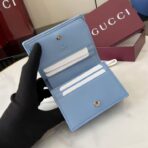 古驰（Gucci）GG Marmont 系列浅蓝色绗缝皮革短款钱包