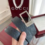 古驰（Gucci）Signature 系列黑色双 G 压纹皮革银色矩形扣腰带