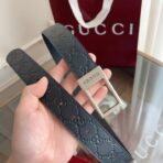 古驰（Gucci）Signature 系列黑色双 G 压纹皮革银色矩形扣腰带 - Imagem 3