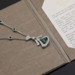 宝格丽（BVLGARI）Divas' Dream 系列 18K 白金祖母绿钻石扇形项链