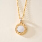 宝格丽（Bulgari）Bvlgari Bvlgari 系列 18K 金双面圆饼项链 （黑白贝母）