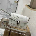 宝格丽（Bulgari）Serpenti Forever Day-to-Night 系列珍珠白色小牛皮单肩包