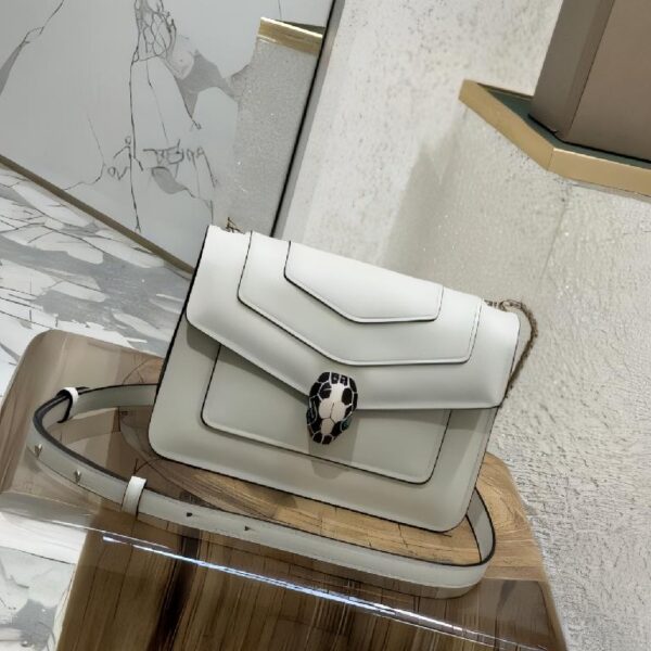 宝格丽（Bulgari）Serpenti Forever Day-to-Night 系列珍珠白色小牛皮单肩包