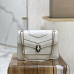 宝格丽（Bulgari）Serpenti Forever Day-to-Night 系列珍珠白色小牛皮链条包