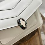 宝格丽（Bulgari）Serpenti Forever Day-to-Night 系列珍珠白色小牛皮链条包 - Imagem 4