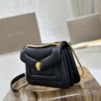 宝格丽（Bulgari）Serpenti Forever Maxi Chain 黑色小牛皮单肩包