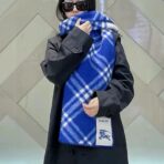 巴宝莉(Burberry) 全智贤同款双面格子围巾 浅蓝色 - 图片 3