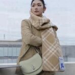 巴宝莉(Burberry) 全智贤同款双面格子围巾 驼色 - 图片 3