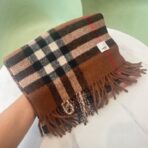 巴宝莉(Burberry) 双面徽章格子羊绒围巾 黑棕拼色