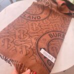 巴宝莉(Burberry) 双面徽章格子羊绒围巾 黑棕拼色 - 图片 3