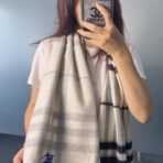 巴宝莉(Burberry) 双面格纹金属线羊绒围巾 白色 - 图片 2