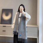 巴宝莉(Burberry) 双面素色马术骑士徽标刺绣长巾 暗蓝 - Imagem 4