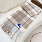 巴宝莉(Burberry) 爆款双面格子羊绒围巾 淡棕色 - Imagem 4