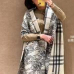 巴宝莉(Burberry) 经典石色格纹+提花马术战马徽标披肩 黑白拼色 - 图片 3