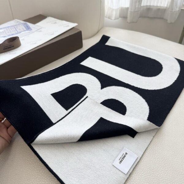 巴宝莉(Burberry)【经典战马】针织围巾 黑白拼色