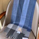 巴宝莉(Burberry)双色纯羊绒围巾 蓝黑撞色 - Image 3