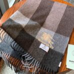 巴宝莉(Burberry)双色纯羊绒围巾 黑灰撞色