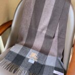 巴宝莉(Burberry)双色纯羊绒围巾 黑灰撞色 - Image 3