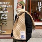 巴宝莉(Burberry)带帽款羊绒羊毛混纺围巾送专柜新款别针 杏色 - 图片 3