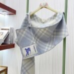 巴宝莉(Burberry)带帽款羊绒羊毛混纺围巾送专柜新款别针 浅蓝 - 图片 2