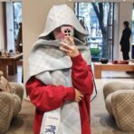 巴宝莉(Burberry)带帽款羊绒羊毛混纺围巾送专柜新款别针 浅蓝 - 图片 3