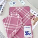 巴宝莉(Burberry)带帽款羊绒羊毛混纺围巾送专柜新款别针 粉色