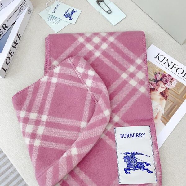 巴宝莉(Burberry)带帽款羊绒羊毛混纺围巾送专柜新款别针 粉色